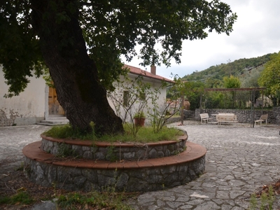 Casa semindipendente a Cautano, 10 locali, 3 bagni, posto auto, 400 m²