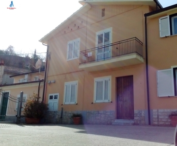 Casa semindipendente in Contrada ponnola, Ariano Irpino, 4 locali