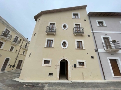 Casa semindipendente in Via San Silvestro, San Pio delle Camere