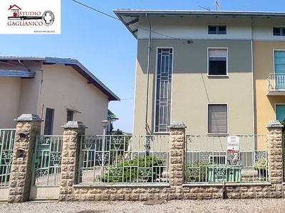 Casa semindipendente in Via Spinei, Cossato, 8 locali, 2 bagni, 230 m²