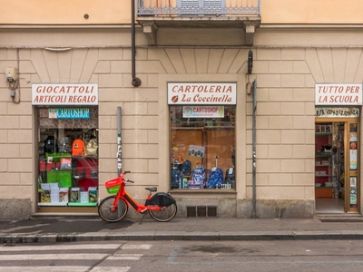 Locale commerciale - 2 Vetrine a San Donato, Torino