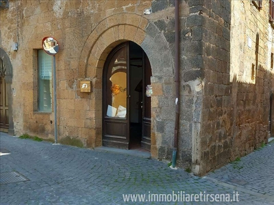 Locale commerciale in Vendita a Orvieto Centro storico
