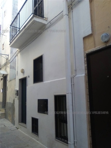 Palazzo a Triggiano, 6 locali, 2 bagni, 76 m², camino in vendita