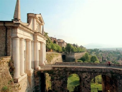 Palazzo in Via Madonna Della Neve, Bergamo, 70 locali, 1900 m²