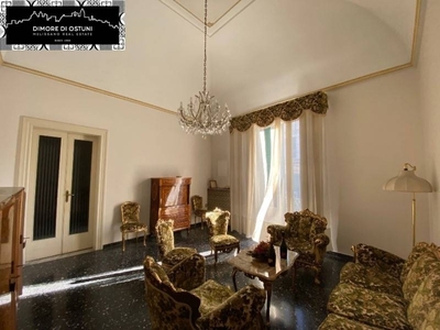 Palazzo in VIALE POLA, Ostuni, 9 locali, 1 bagno, 300 m², 1° piano