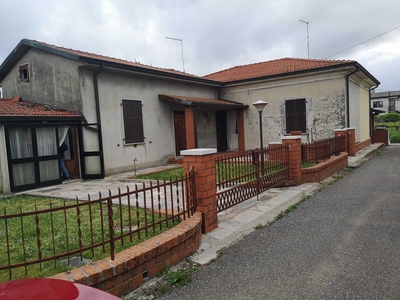 Porzione di casa in Vendita a Castelnuovo Magra Via Bolignolo