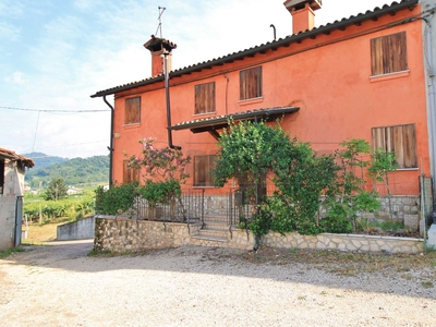 Porzione di casa in Vendita a Montebello Vicentino via Monte grappa
