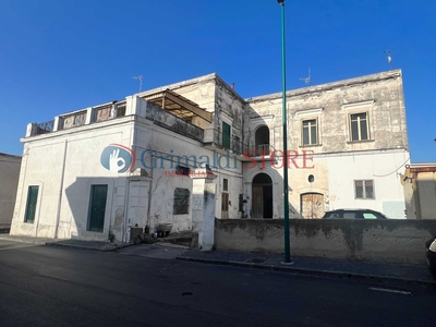 Porzione di casa in Vendita a Torre del Greco Via Lava Troia