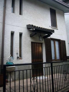 Porzione di casa in Via Leopardi, Sant'Omobono Terme, 3 locali, 60 m²