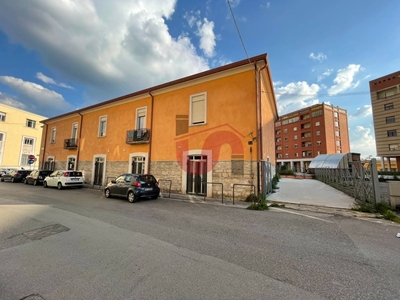 Porzione di casa in Via Torre Della Catena, Benevento, 10 locali
