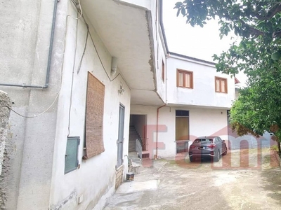 Quadrilocale a Baiano, 2 bagni, 226 m², 1° piano, buono stato