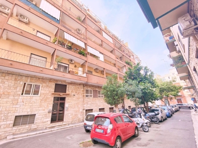 Quadrilocale a Bari, 1 bagno, giardino in comune, 115 m², 1° piano