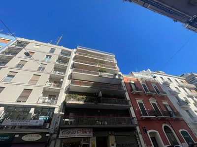 Quadrilocale a Bari, 2 bagni, 183 m², 2° piano, ascensore in vendita