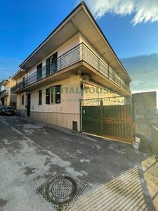 Quadrilocale ad Avella, 2 bagni, con box, 157 m², 1° piano in vendita