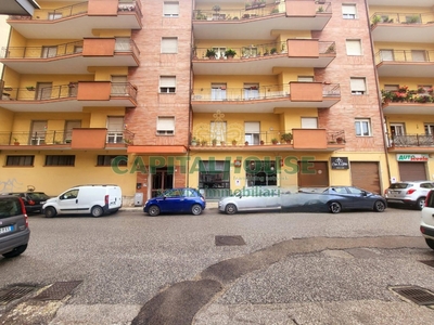 Quadrilocale ad Avellino, 1 bagno, 140 m², 3° piano, ascensore