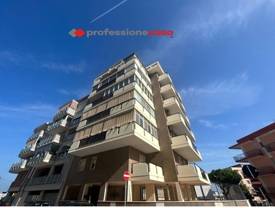 Quadrilocale in L. Perosi, Bari, 2 bagni, posto auto, 112 m², 1° piano