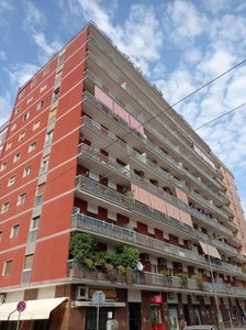 Quadrilocale in Largo CIAIA 0, Bari, 2 bagni, 154 m², da ristrutturare