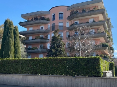 Quadrilocale in Via Aldo Moro, Brescia, 3 bagni, giardino privato
