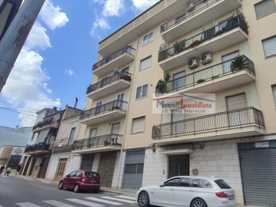 Appartamento in Via Antonio Gramsci 28, Cassano delle Murge, 5 locali