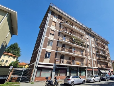 Quadrilocale in Via Candelo 25, Biella, 1 bagno, 90 m², 1° piano