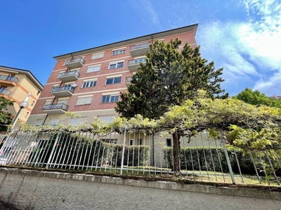 Quadrilocale in Via Moscardelli, L'Aquila, 2 bagni, posto auto, 140 m²