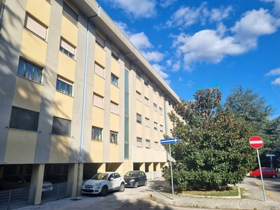 Quadrilocale in Via San Pio da Pietrelcina, Avellino, 1 bagno, 80 m²