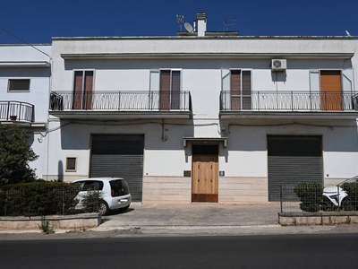 Quadrilocale in Viale G. Gronchi 18, Alberobello, 1 bagno, 270 m²