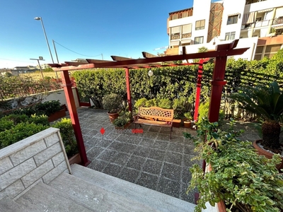 Quadrilocale in VINCENZO CORRADO, Bari, 2 bagni, giardino in comune