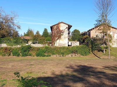 Rustico in Vendita a Fontaneto d'Agogna Località San Martino