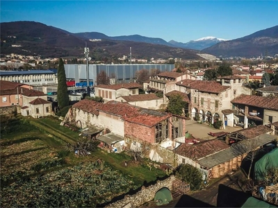 Rustico in Via del manestro 51, Brescia, 18 locali, 4 bagni, 2400 m²