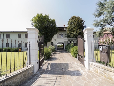 Rustico in Via Santa Giulia, Roncadelle, 5 locali, giardino privato