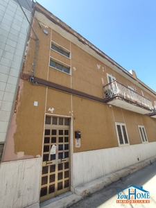 Trilocale a Bari, 1 bagno, 103 m², riscaldamento autonomo, abitabile