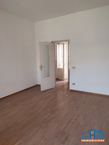 Trilocale a Bari, 1 bagno, 70 m², 1° piano, terrazzo, buono stato