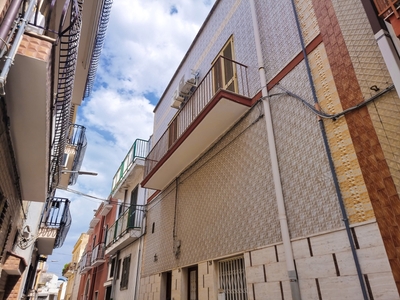 Trilocale a Bari, 1 bagno, 109 m², 1° piano, riscaldamento autonomo
