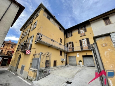 Trilocale a Caprino Bergamasco, 1 bagno, 119 m², 1° piano in vendita