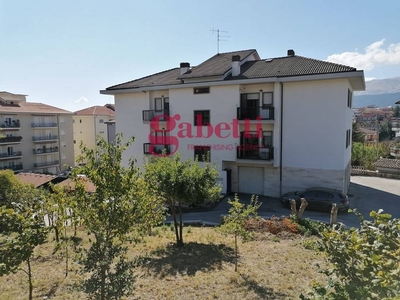 Trilocale in Via Aldo Moro, L'Aquila, 2 bagni, con box, 118 m²