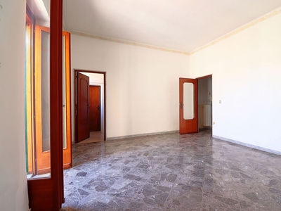 Trilocale in Via Cristoforo Colombo 12, Bari, 1 bagno, 70 m², 1° piano