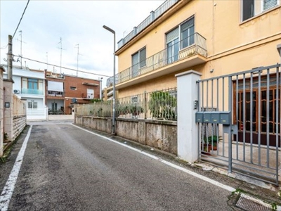 Trilocale in Via Padova 79, Bari, 1 bagno, giardino privato, 101 m²