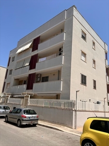 Trilocale in Via taranto, Casamassima, 1 bagno, con box, 75 m²