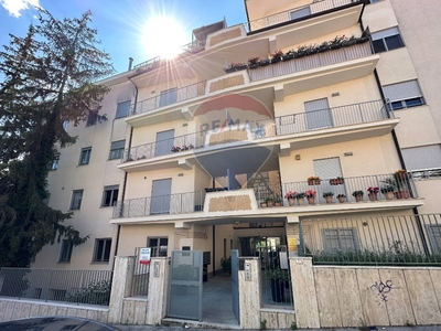 Trilocale in Vico Picenze, L'Aquila, 1 bagno, 105 m², piano rialzato