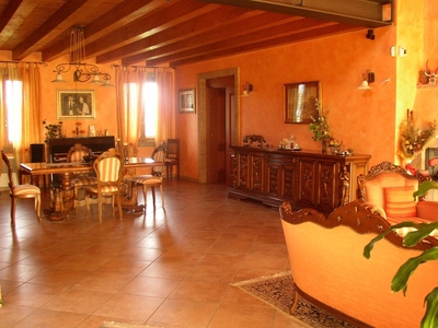 Villa a Fara Gera d'Adda, 4 locali, 2 bagni, giardino privato, 273 m²