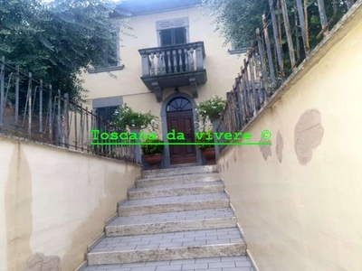 Villa a Monte San Savino, 8 locali, 2 bagni, garage, 300 m² in vendita