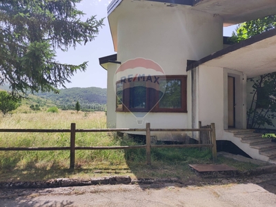 Villa a Pescasseroli, 3 locali, 1 bagno, giardino privato, 65 m²