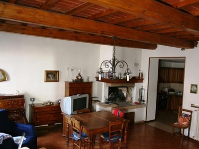 Villa a schiera a Castelfranco Piandiscò, 8 locali, 3 bagni, 200 m²