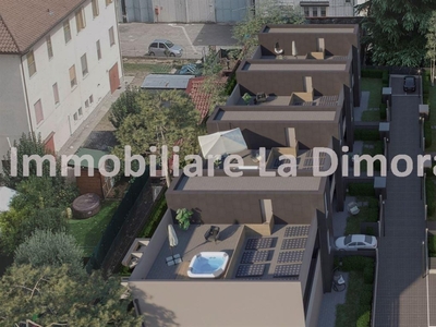 Villa a schiera a Imola, 4 locali, 2 bagni, con box, 172 m², terrazzo