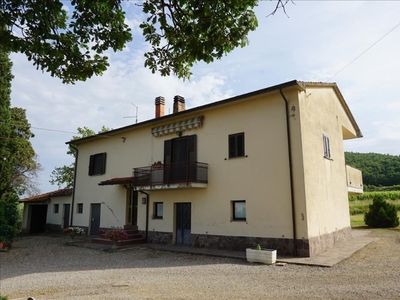 Villa a schiera ad Arezzo, 10 locali, 2 bagni, giardino privato
