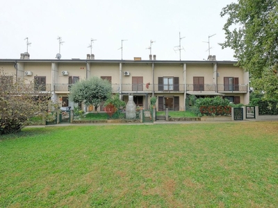 Villa a schiera in SANT'AMBROGIO, Capriate San Gervasio, 4 locali