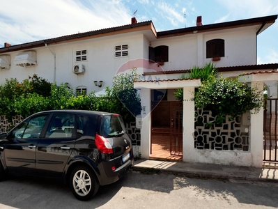 Villa a schiera in Strada Statale 16 km 78820, Giovinazzo, 3 locali