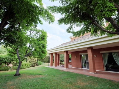 Villa in Viale degli ulivi 21, Noicattaro, 9 locali, 5 bagni, 335 m²