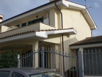 Villa in Vendita a Anzio